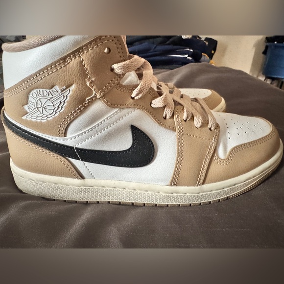 Womens Air Jordan Retro 1 Mid 'Desert Sail' (W) Sz 8 - Picture 8 of 8